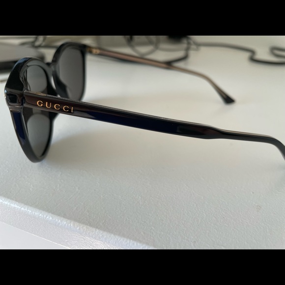 EUC Authentic Gucci sunglasses - Picture 2 of 7